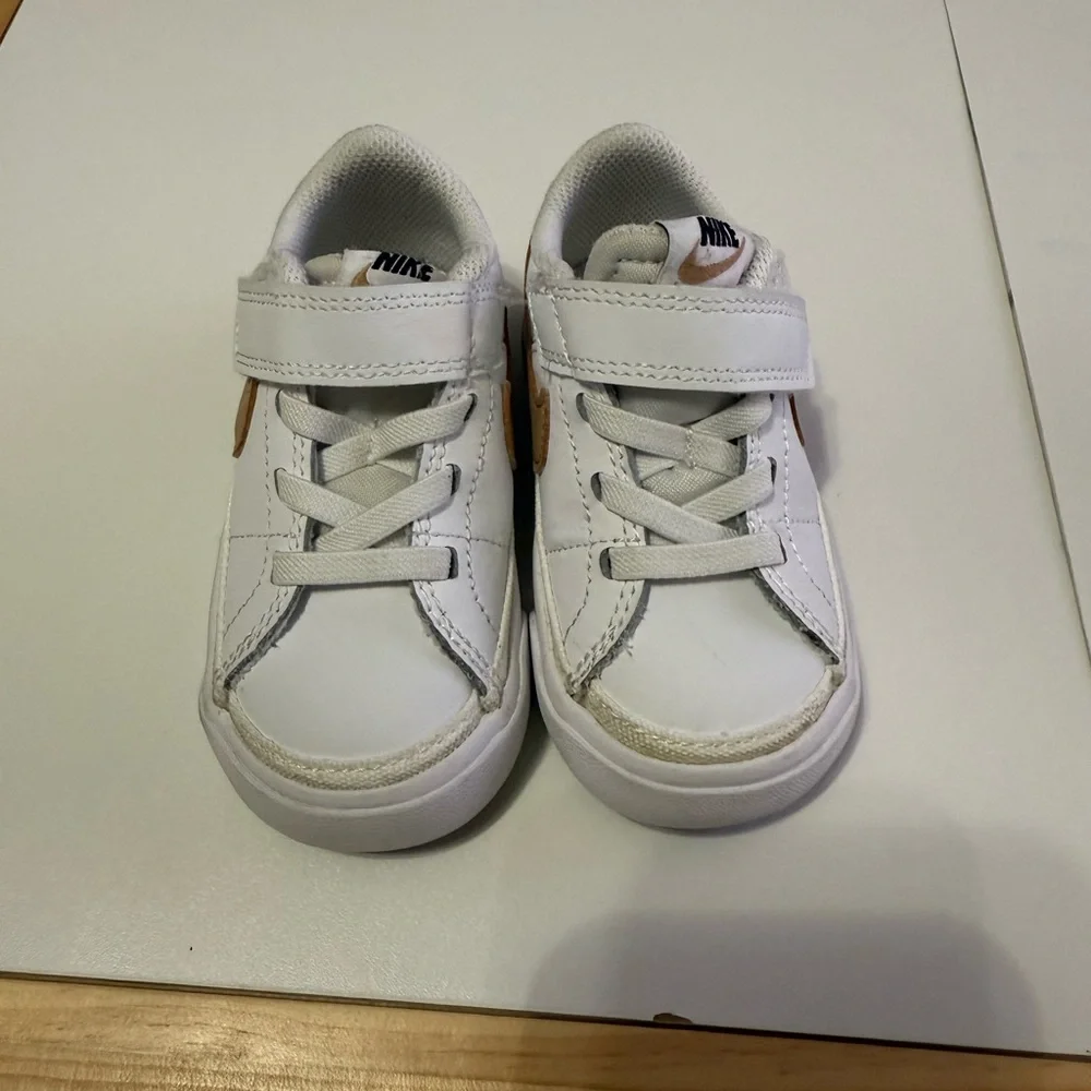 Size 6c toddler Nike Court - Picture 3 of 4